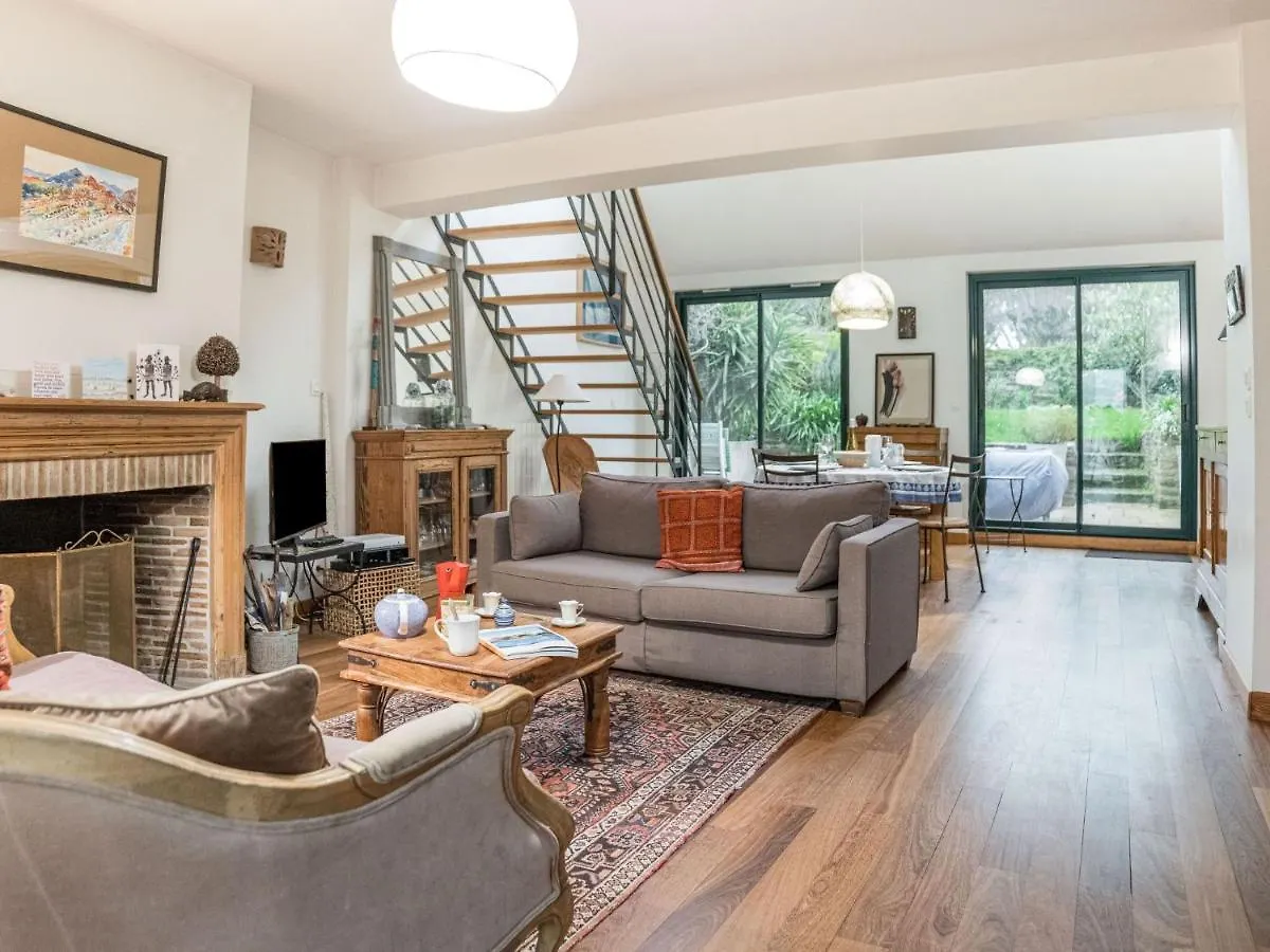 Holiday Home Camelias كُنْكال 0*,  فرنسا